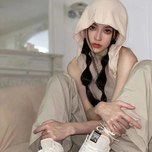 鲨鱼侵袭海报